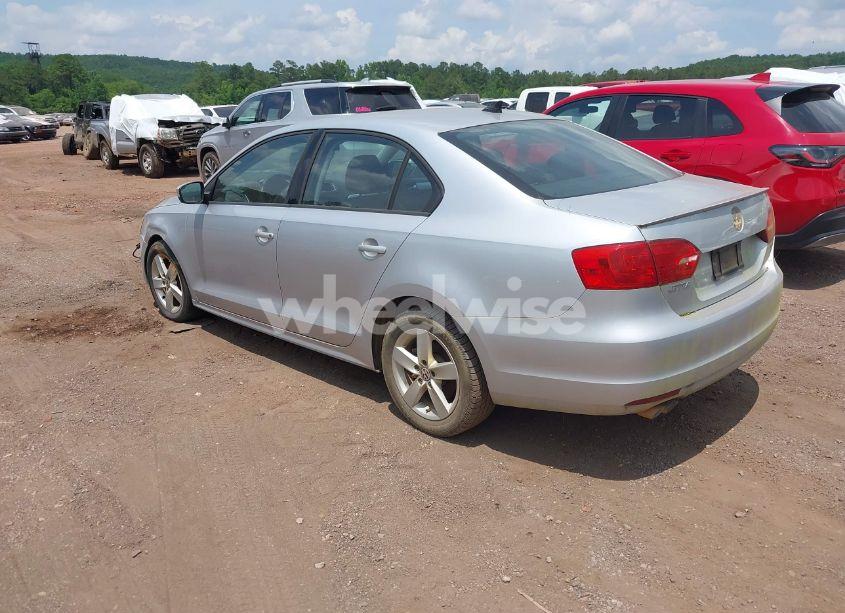 Photo 3 of 2012 Volkswagen Jetta TDI (VIN 3VWLL7AJ5CM081631)