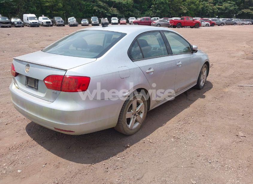 Photo 4 of 2012 Volkswagen Jetta TDI (VIN 3VWLL7AJ5CM081631)