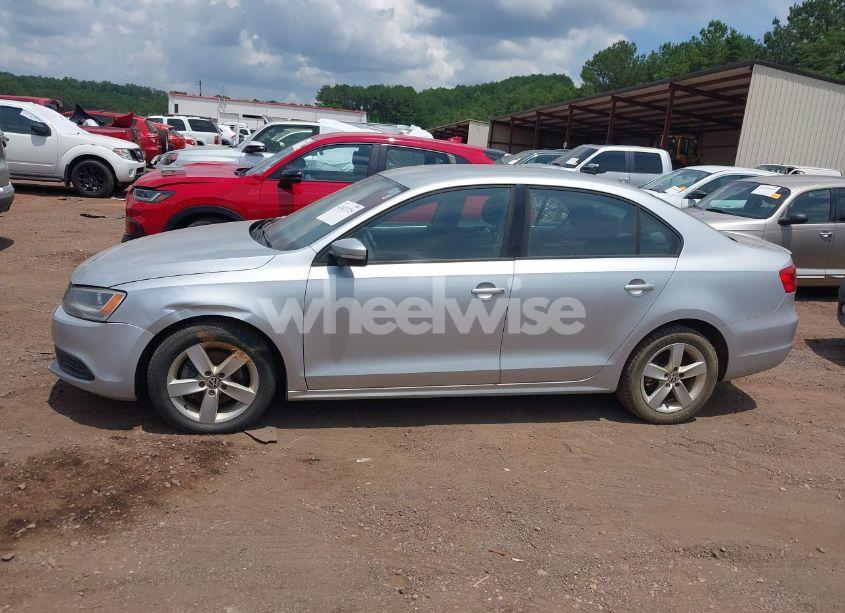 Photo 6 of 2012 Volkswagen Jetta TDI (VIN 3VWLL7AJ5CM081631)