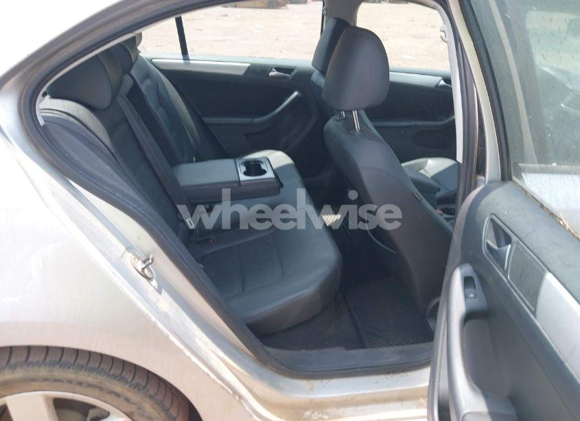 Photo 8 of 2012 Volkswagen Jetta TDI (VIN 3VWLL7AJ5CM081631)