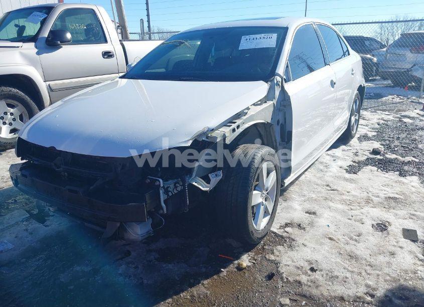 Photo 2 of 2012 Volkswagen Jetta 2.0L TDI (VIN 3VWLL7AJ5CM395540)