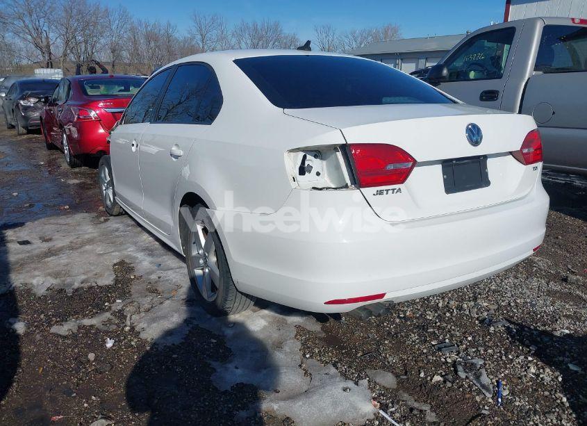 Photo 3 of 2012 Volkswagen Jetta 2.0L TDI (VIN 3VWLL7AJ5CM395540)