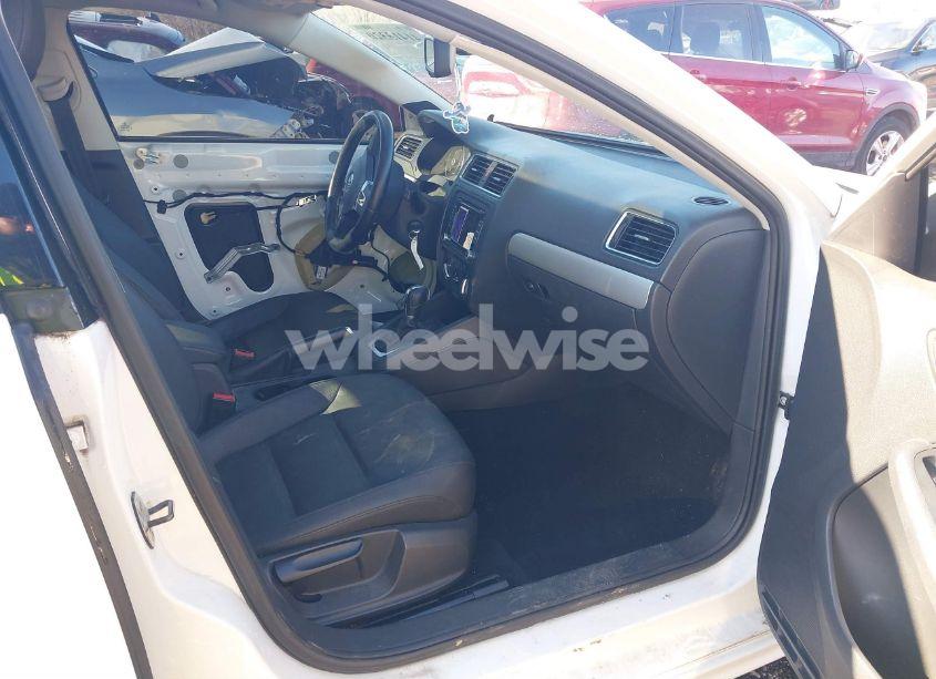 Photo 5 of 2012 Volkswagen Jetta 2.0L TDI (VIN 3VWLL7AJ5CM395540)