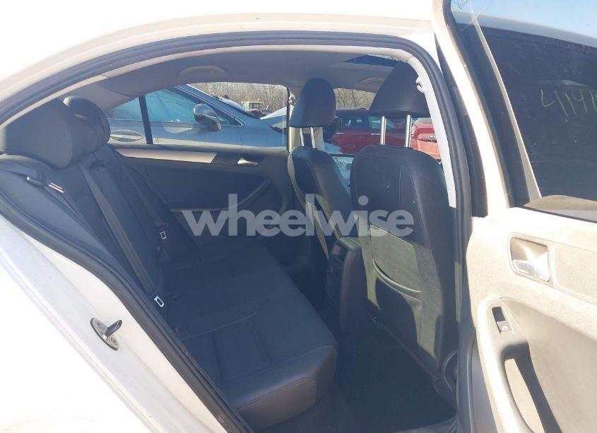 Photo 8 of 2012 Volkswagen Jetta 2.0L TDI (VIN 3VWLL7AJ5CM395540)