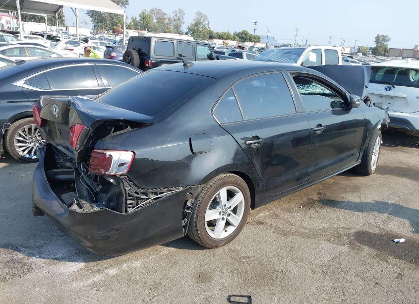 Photo 4 of 2012 Volkswagen Jetta 2.0L TDI (VIN 3VWLL7AJ5CM415334)