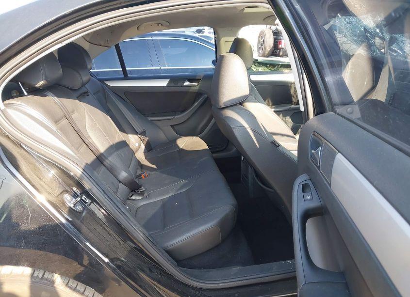 Photo 8 of 2012 Volkswagen Jetta 2.0L TDI (VIN 3VWLL7AJ5CM415334)