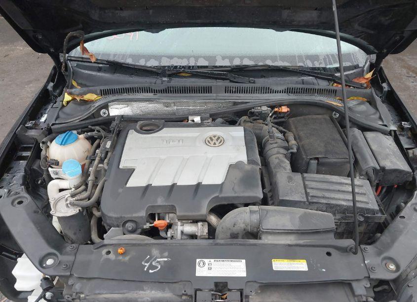 Photo 10 of 2013 Volkswagen Jetta 2.0L TDI (VIN 3VWLL7AJ5DM259541)