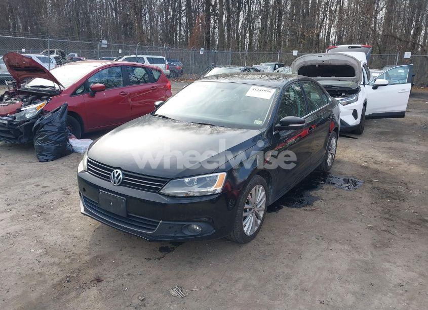 Photo 2 of 2013 Volkswagen Jetta 2.0L TDI (VIN 3VWLL7AJ5DM387729)