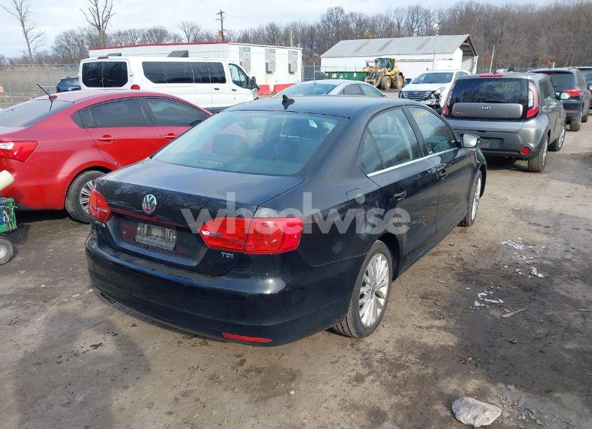 Photo 4 of 2013 Volkswagen Jetta 2.0L TDI (VIN 3VWLL7AJ5DM387729)