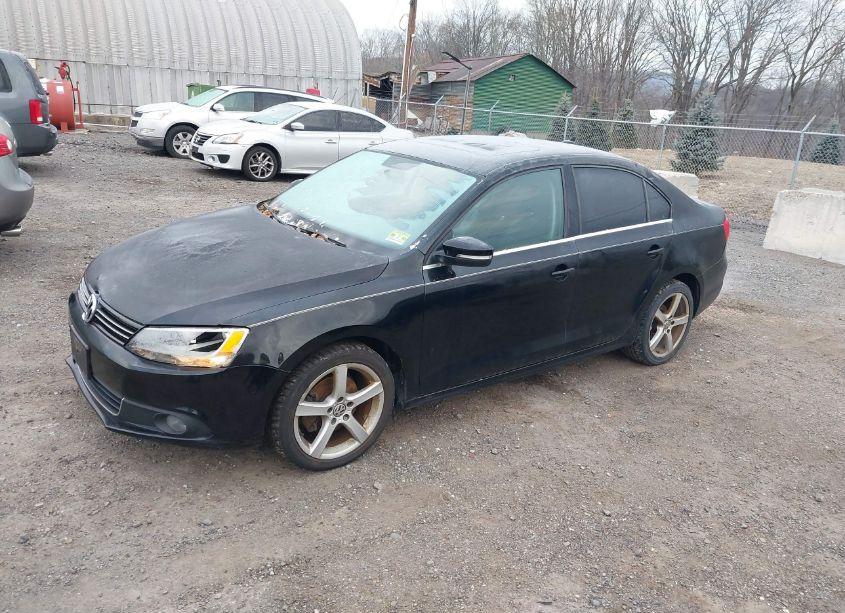 Photo 2 of 2013 Volkswagen Jetta 2.0L TDI (VIN 3VWLL7AJ5DM395605)