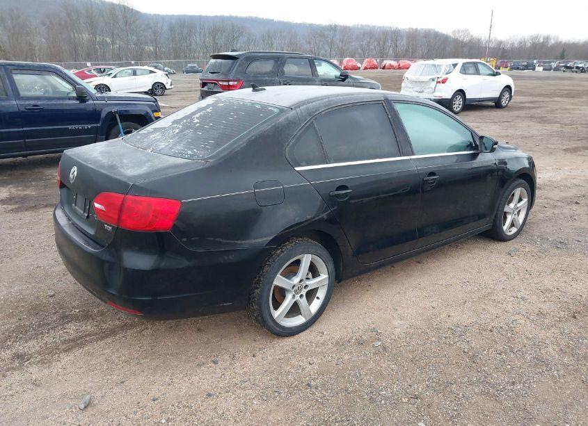 Photo 4 of 2013 Volkswagen Jetta 2.0L TDI (VIN 3VWLL7AJ5DM395605)
