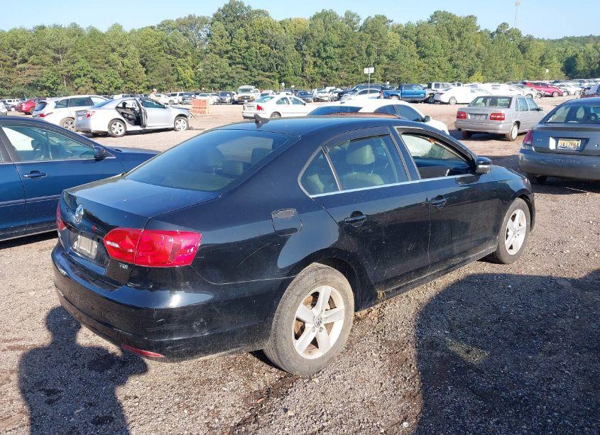 Photo 4 of 2013 Volkswagen Jetta 2.0L TDI (VIN 3VWLL7AJ5DM438419)