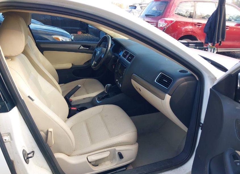 Photo 5 of 2014 Volkswagen Jetta 2.0L TDI (VIN 3VWLL7AJ5EM352271)