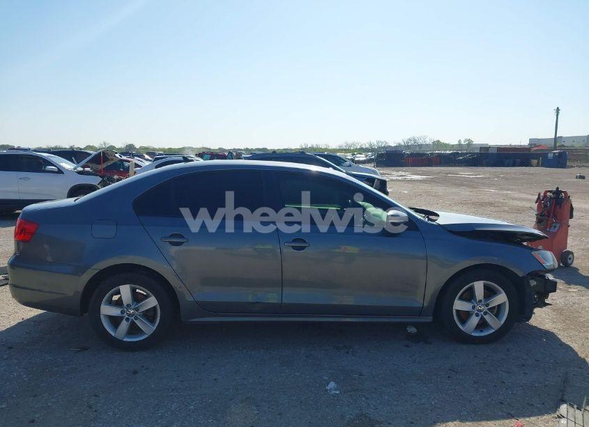 Photo 13 of 2012 Volkswagen Jetta 2.0L TDI (VIN 3VWLL7AJ6CM349747)