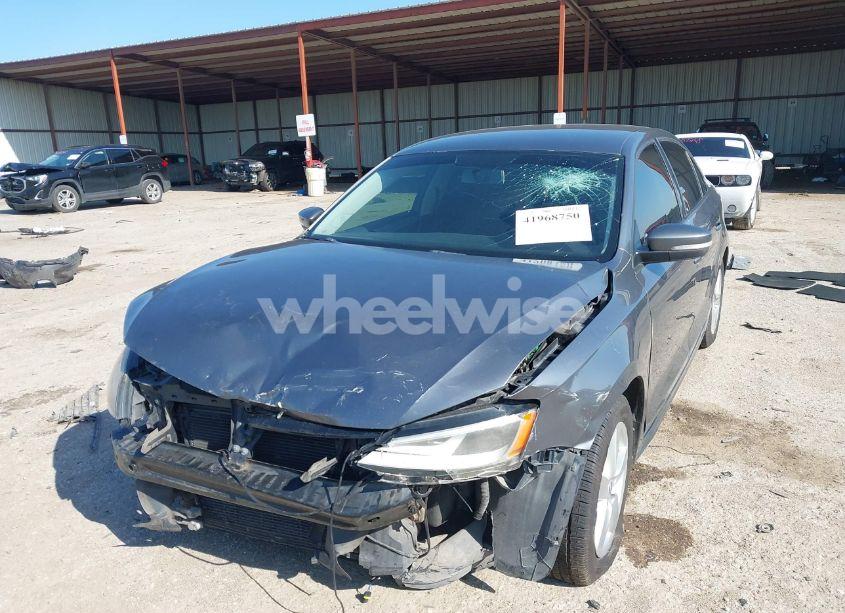 Photo 2 of 2012 Volkswagen Jetta 2.0L TDI (VIN 3VWLL7AJ6CM349747)