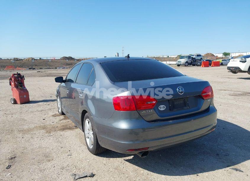 Photo 3 of 2012 Volkswagen Jetta 2.0L TDI (VIN 3VWLL7AJ6CM349747)