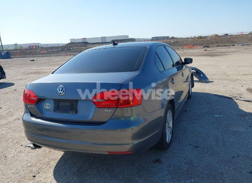 Photo 4 of 2012 Volkswagen Jetta 2.0L TDI (VIN 3VWLL7AJ6CM349747)