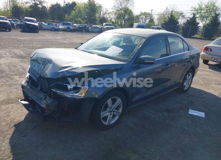 Photo 2 of 2013 Volkswagen Jetta 2.0L TDI (VIN 3VWLL7AJ6DM291317)