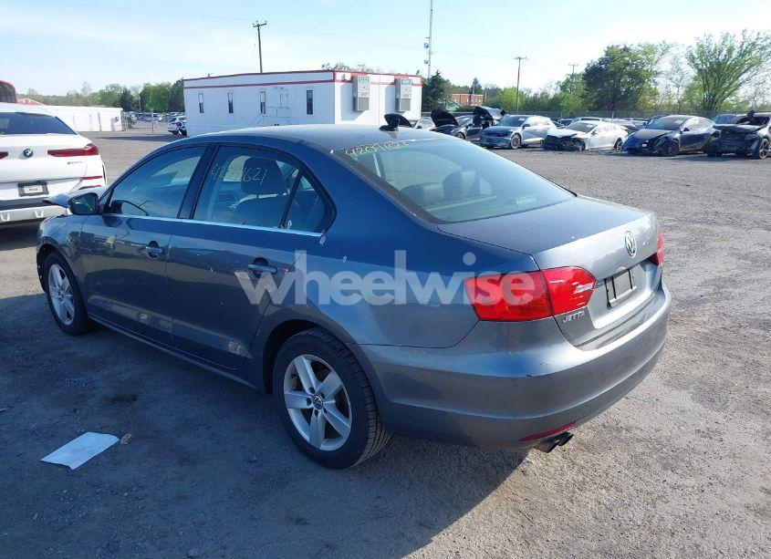 Photo 3 of 2013 Volkswagen Jetta 2.0L TDI (VIN 3VWLL7AJ6DM291317)