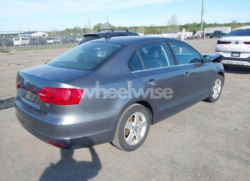 Photo 4 of 2013 Volkswagen Jetta 2.0L TDI (VIN 3VWLL7AJ6DM291317)