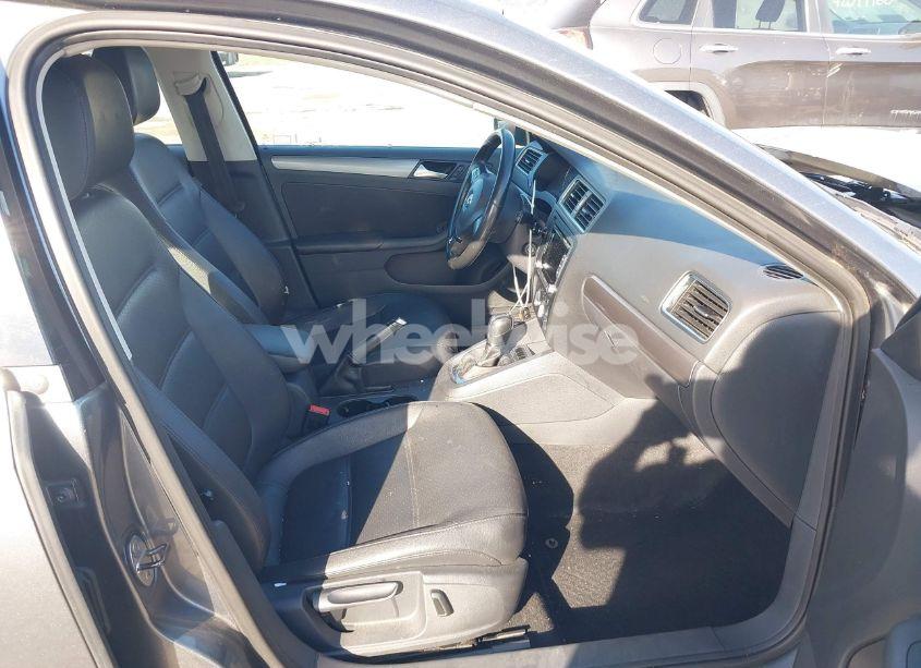 Photo 5 of 2013 Volkswagen Jetta 2.0L TDI (VIN 3VWLL7AJ6DM291317)