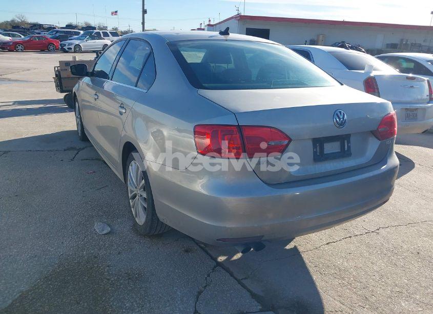 Photo 3 of 2014 Volkswagen Jetta 2.0L TDI (VIN 3VWLL7AJ6EM279654)
