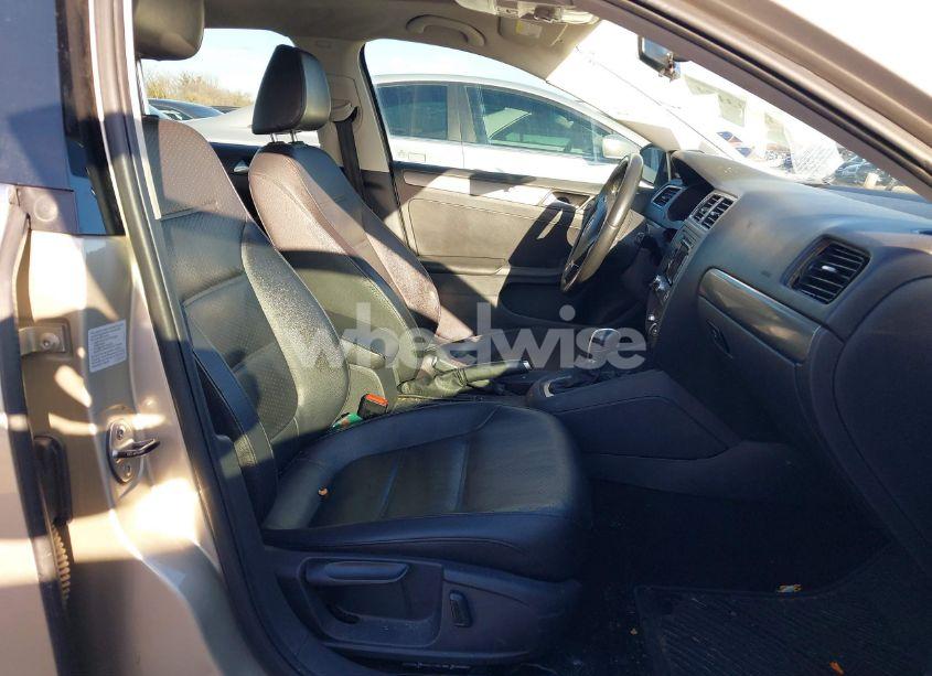 Photo 5 of 2014 Volkswagen Jetta 2.0L TDI (VIN 3VWLL7AJ6EM279654)