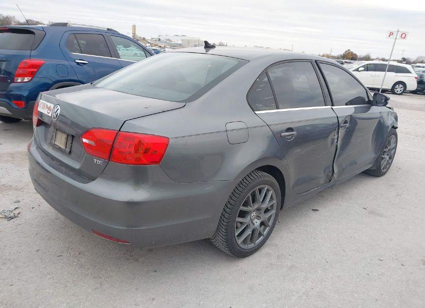 Photo 4 of 2014 Volkswagen Jetta 2.0L TDI (VIN 3VWLL7AJ6EM390012)