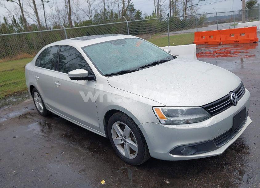 2011 Volkswagen Jetta 2.0L TDI (VIN 3VWLL7AJ7BM082097) main photo