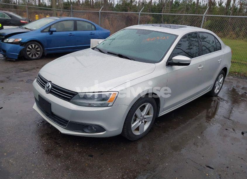 Photo 2 of 2011 Volkswagen Jetta 2.0L TDI (VIN 3VWLL7AJ7BM082097)