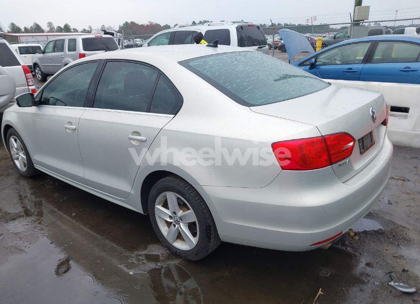 Photo 3 of 2011 Volkswagen Jetta 2.0L TDI (VIN 3VWLL7AJ7BM082097)