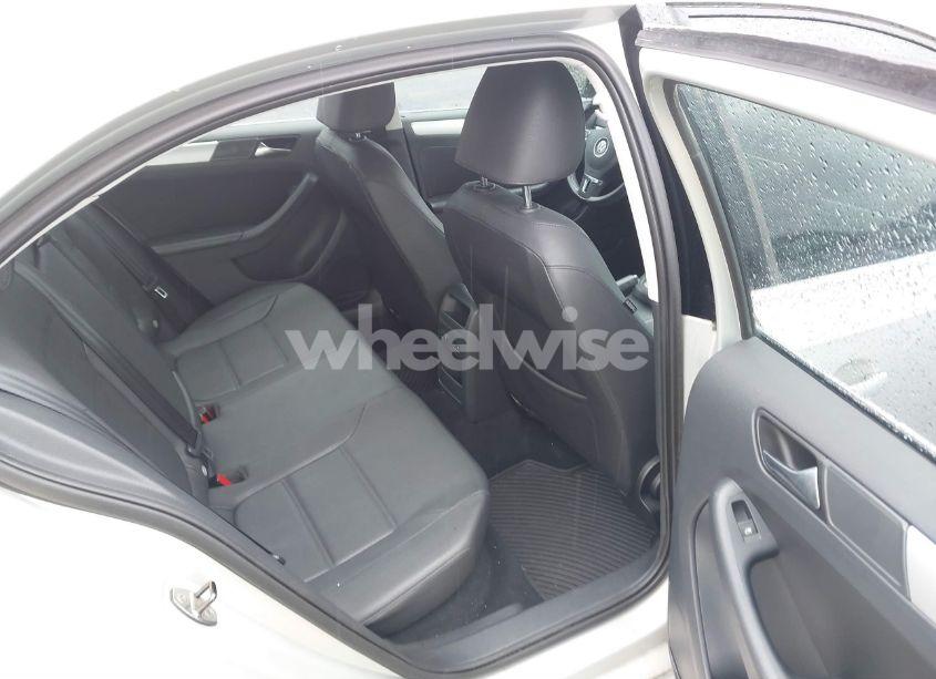 Photo 8 of 2011 Volkswagen Jetta 2.0L TDI (VIN 3VWLL7AJ7BM082097)