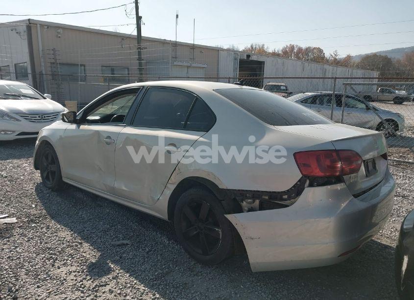 Photo 3 of 2011 Volkswagen Jetta 2.0L TDI (VIN 3VWLL7AJ7BM094041)