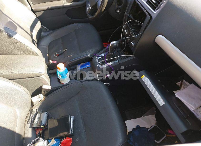 Photo 5 of 2011 Volkswagen Jetta 2.0L TDI (VIN 3VWLL7AJ7BM094041)