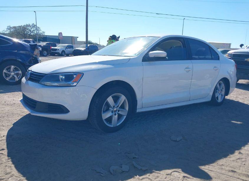 Photo 2 of 2012 Volkswagen Jetta TDI (VIN 3VWLL7AJ7CM086183)