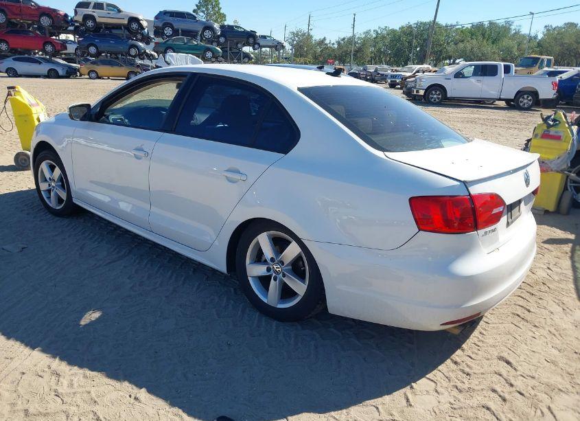 Photo 3 of 2012 Volkswagen Jetta TDI (VIN 3VWLL7AJ7CM086183)