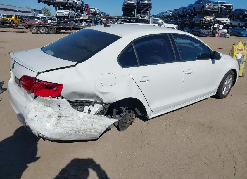 Photo 4 of 2012 Volkswagen Jetta TDI (VIN 3VWLL7AJ7CM086183)
