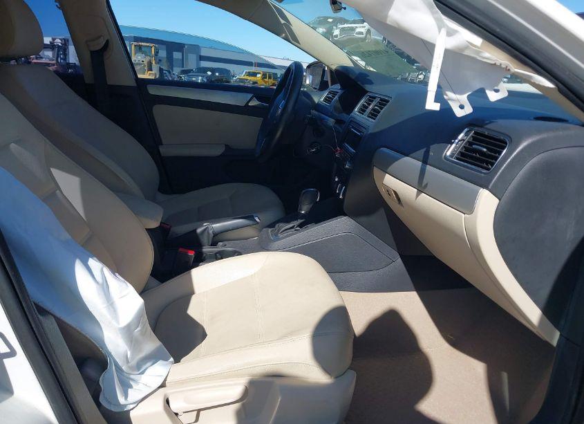 Photo 5 of 2012 Volkswagen Jetta TDI (VIN 3VWLL7AJ7CM086183)