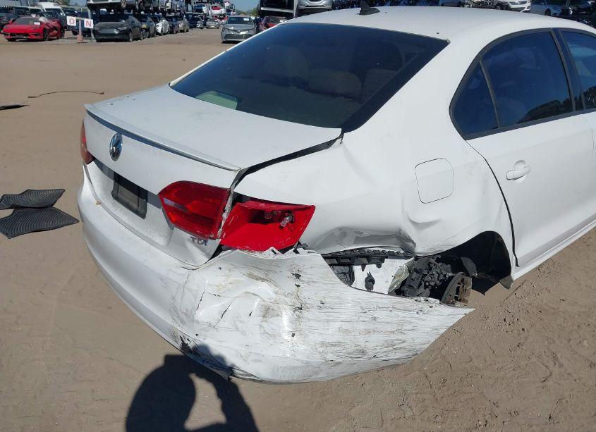 Photo 6 of 2012 Volkswagen Jetta TDI (VIN 3VWLL7AJ7CM086183)
