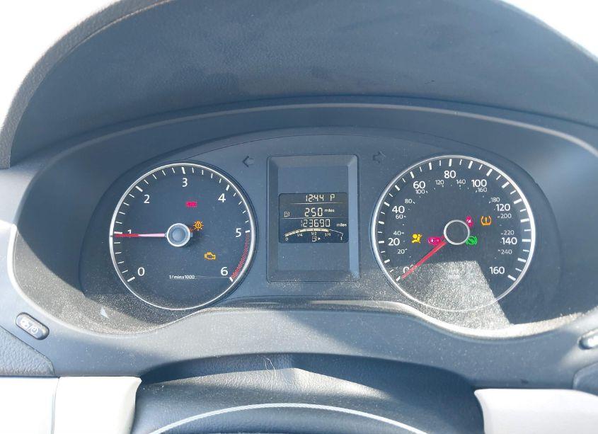 Photo 7 of 2012 Volkswagen Jetta TDI (VIN 3VWLL7AJ7CM086183)