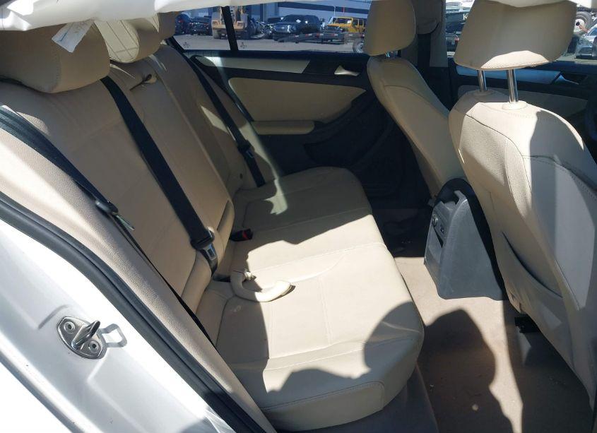 Photo 8 of 2012 Volkswagen Jetta TDI (VIN 3VWLL7AJ7CM086183)