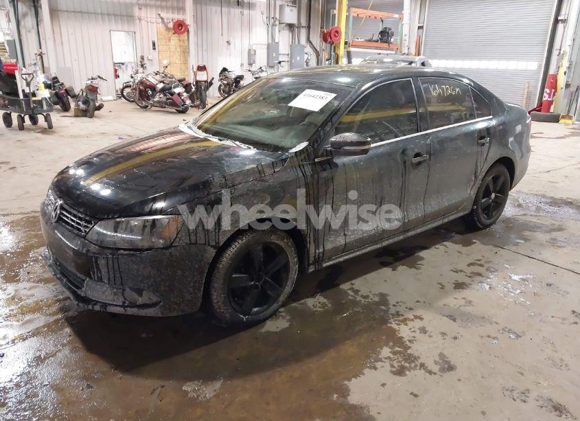 Photo 2 of 2012 Volkswagen Jetta 2.0L TDI (VIN 3VWLL7AJ7CM363933)