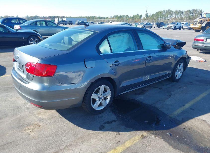 Photo 4 of 2013 Volkswagen Jetta 2.0L TDI (VIN 3VWLL7AJ7DM289253)