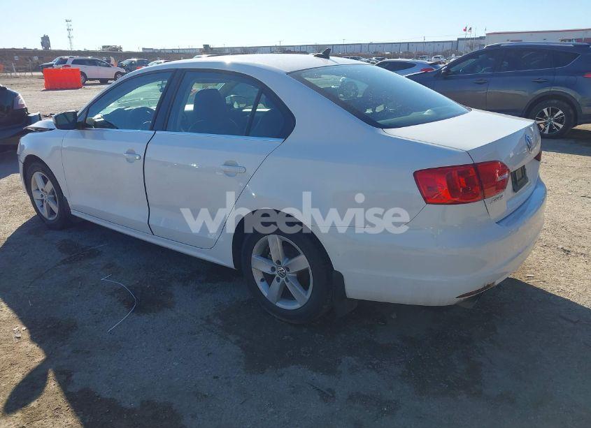 Photo 3 of 2013 Volkswagen Jetta 2.0L TDI (VIN 3VWLL7AJ7DM388123)