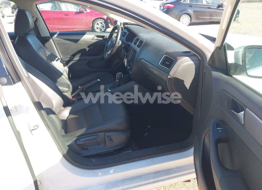 Photo 5 of 2013 Volkswagen Jetta 2.0L TDI (VIN 3VWLL7AJ7DM388123)