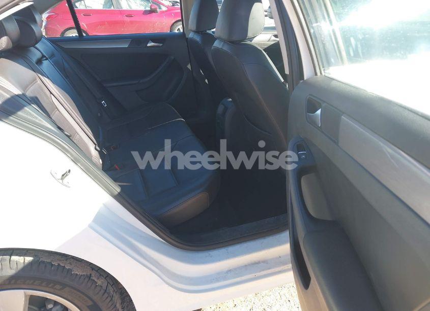 Photo 8 of 2013 Volkswagen Jetta 2.0L TDI (VIN 3VWLL7AJ7DM388123)