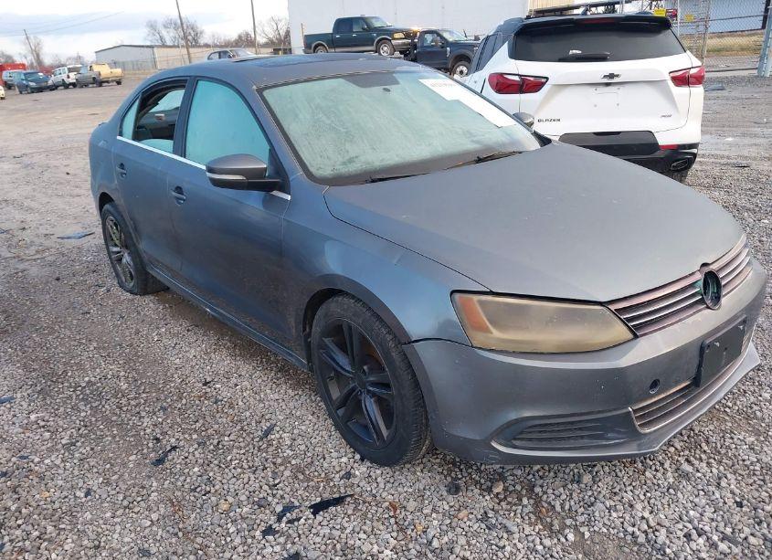 2013 Volkswagen Jetta 2.0L TDI (VIN 3VWLL7AJ7DM447770) main photo