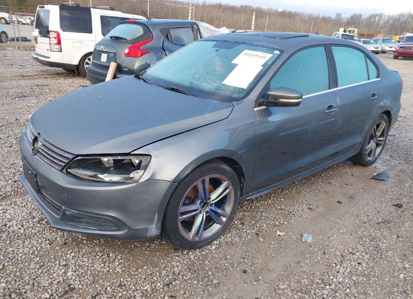 Photo 2 of 2013 Volkswagen Jetta 2.0L TDI (VIN 3VWLL7AJ7DM447770)