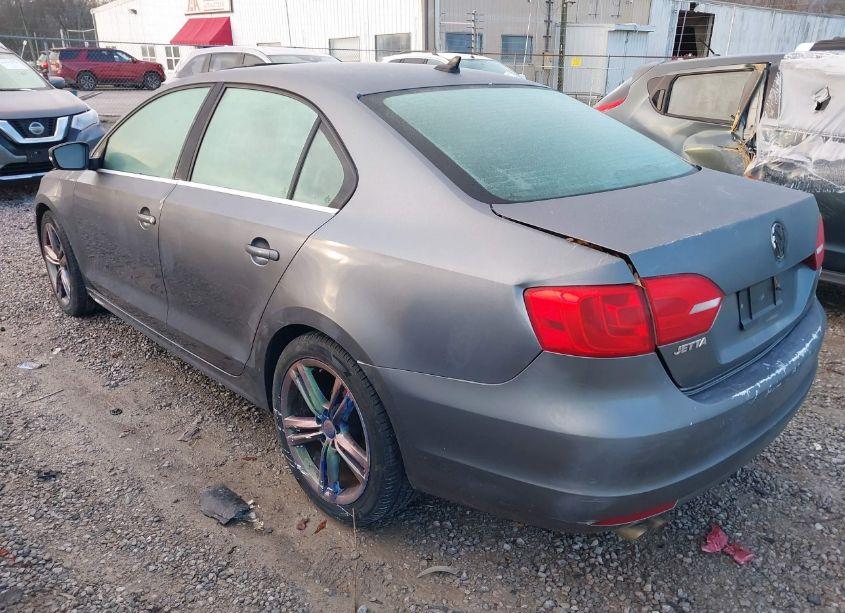 Photo 3 of 2013 Volkswagen Jetta 2.0L TDI (VIN 3VWLL7AJ7DM447770)