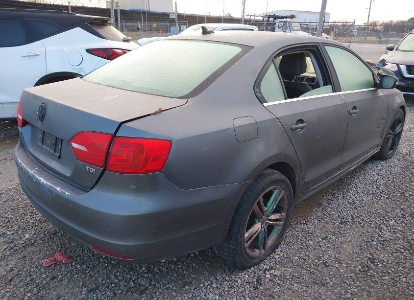Photo 4 of 2013 Volkswagen Jetta 2.0L TDI (VIN 3VWLL7AJ7DM447770)